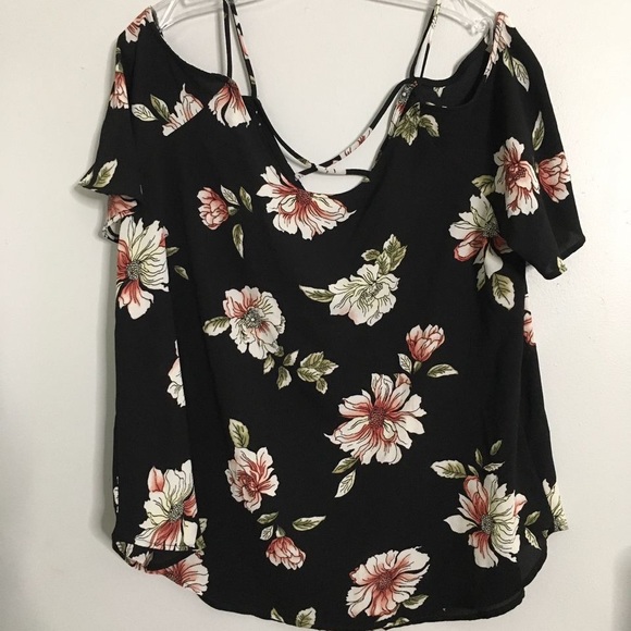Kaileigh black floral top -2XL - Picture 2 of 3